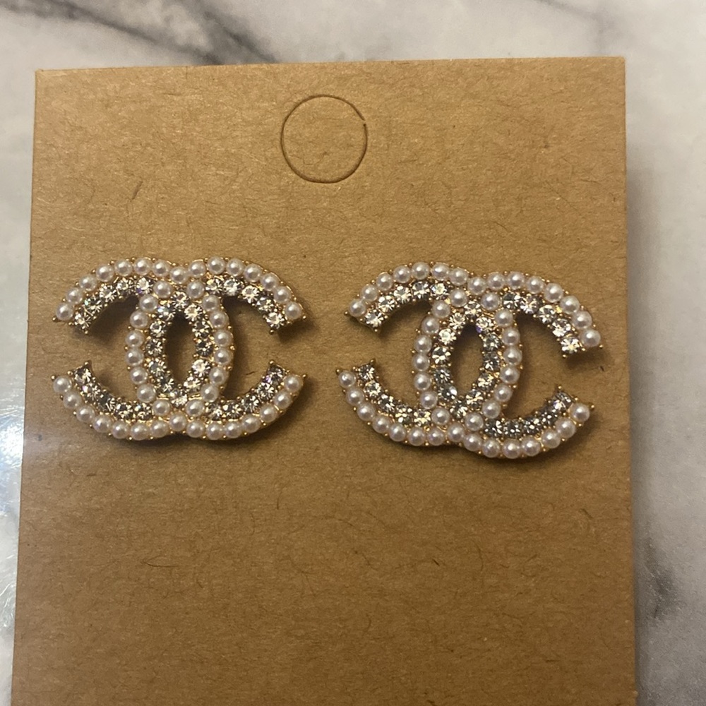 Nwt Beautiful fashion earrings - Picture 4 of 5